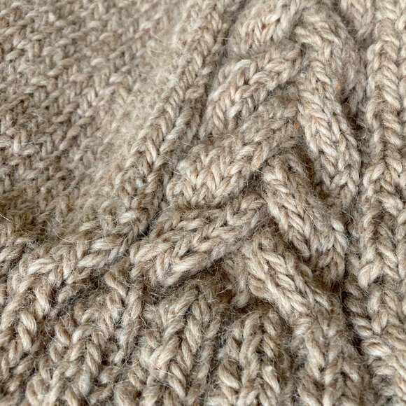 Handmade 🇨🇦 NWOT Hand Knit Alpaca Cable Toque - Picture 2 of 4